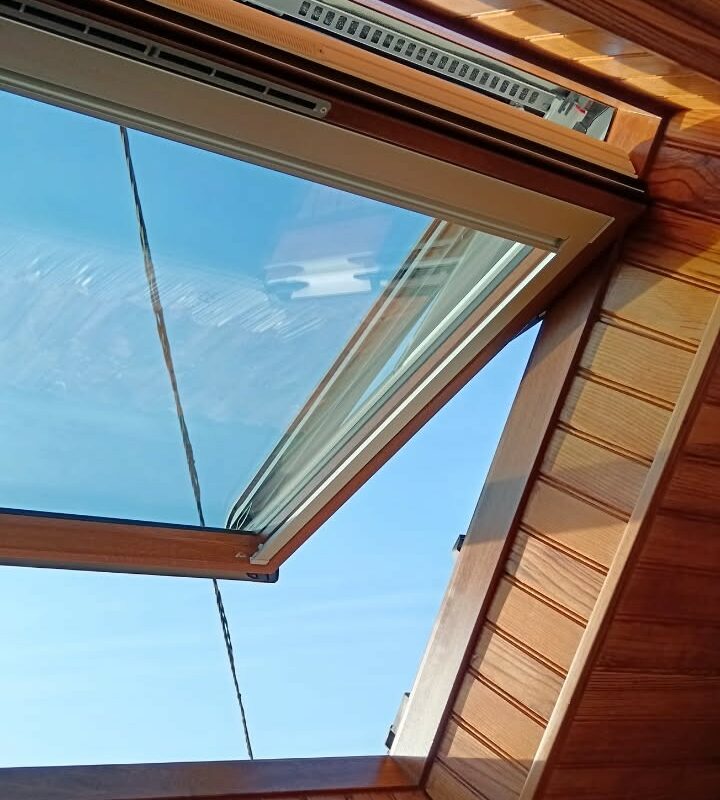 Fenêtre de toit ROTO à Wingen