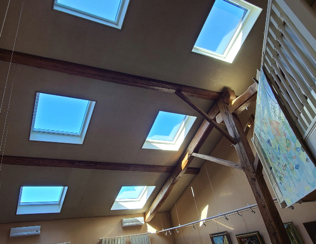 Remplacement de 6 fenêtres de toit dans une galerie d’art à Repaix
