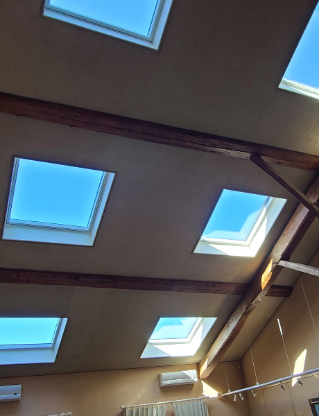 Remplacement de 6 fenêtres de toit dans une galerie d’art à Repaix