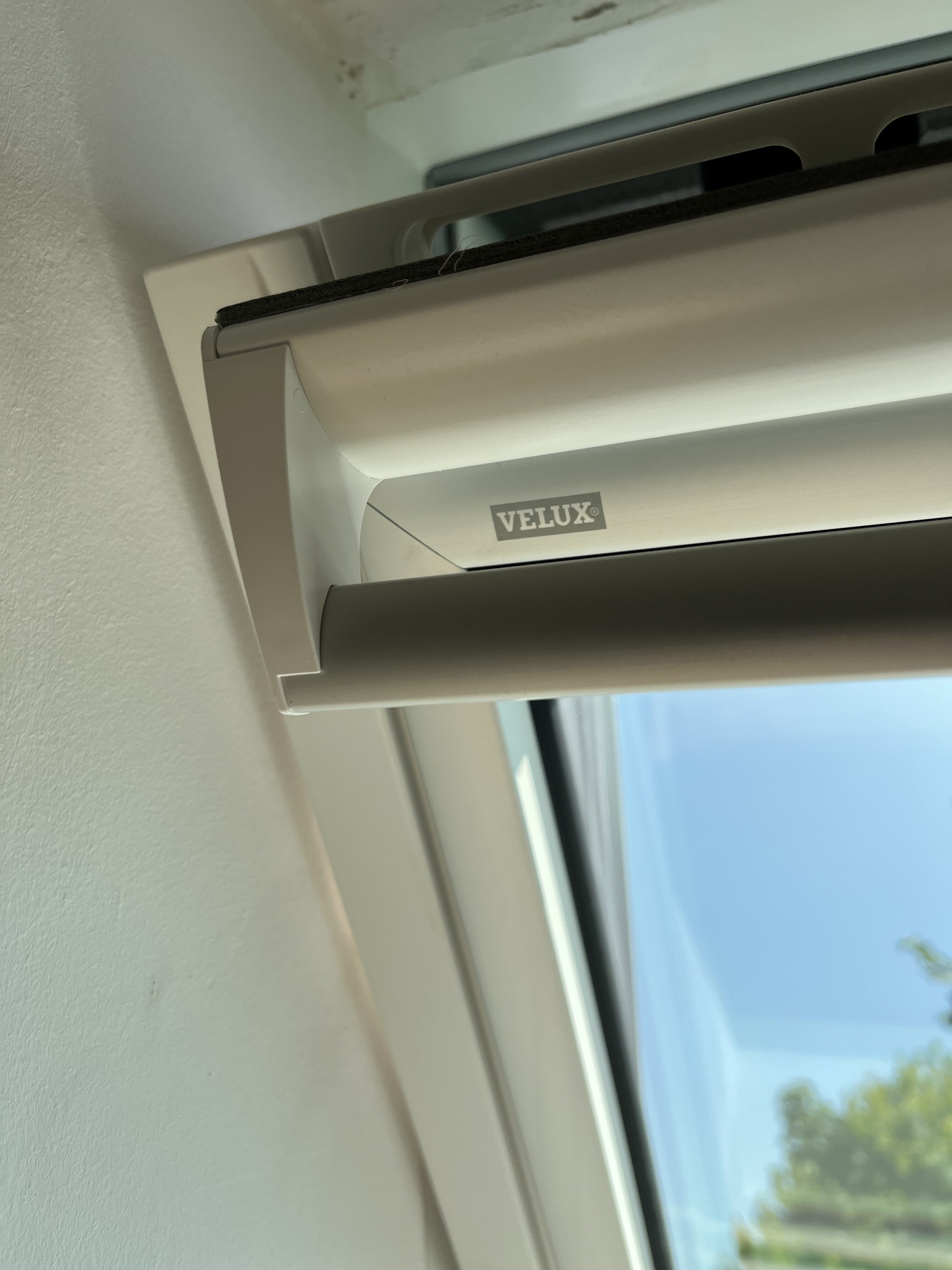 Fenêtre de toit motorisée VELUX à Oberdorf-Spachbach
